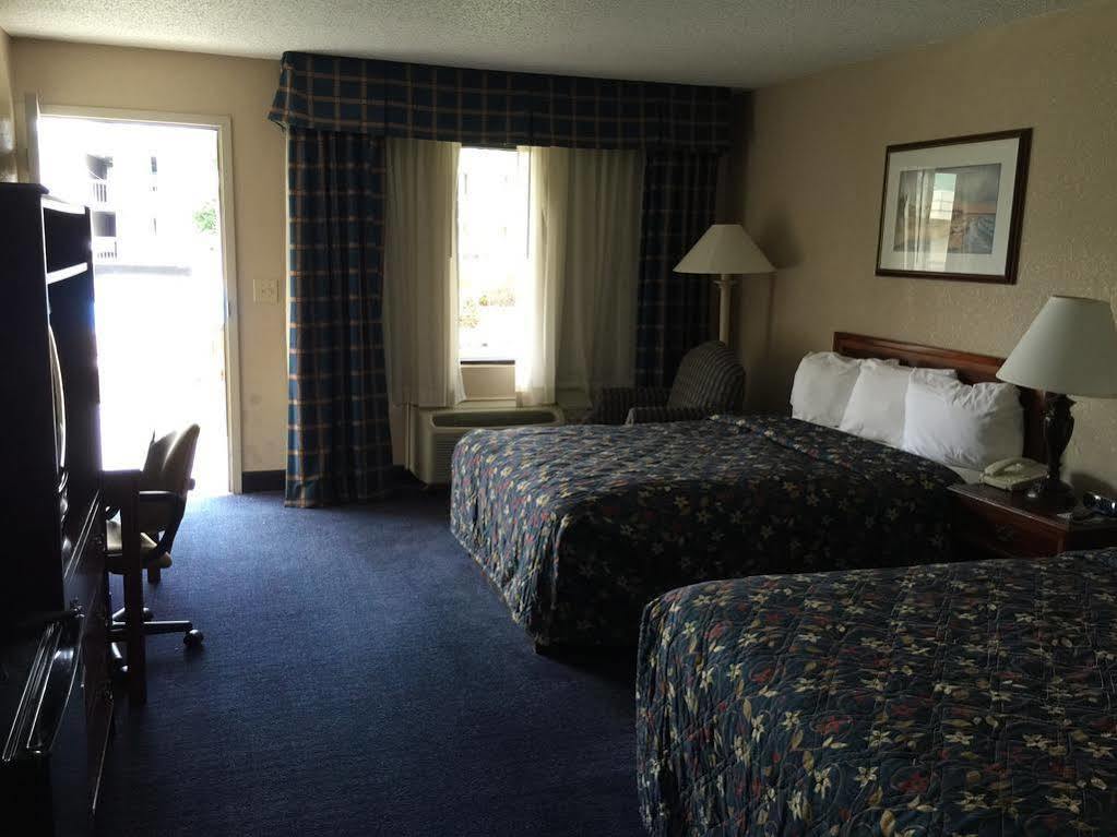 Mayfair Inn Williamston Exteriör bild