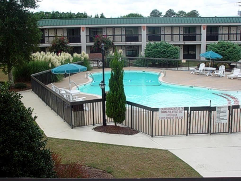 Mayfair Inn Williamston Exteriör bild